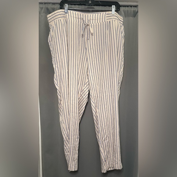 Torrid Cream and Blue Striped Women’s Relaxed Jogger Pants Size 2 - Picture 1 of 7